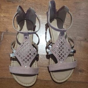 Like New Girls Size 2 American Eagle Outfitters Pink and Silver Kids Sandals